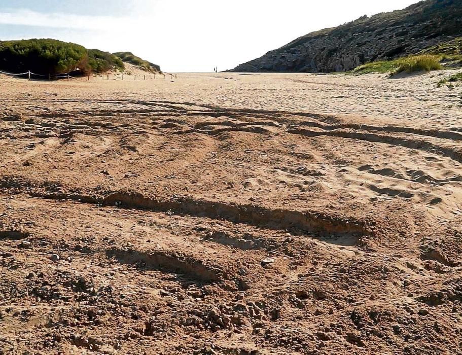 Cala Torta ya está cerrada a los vehículos