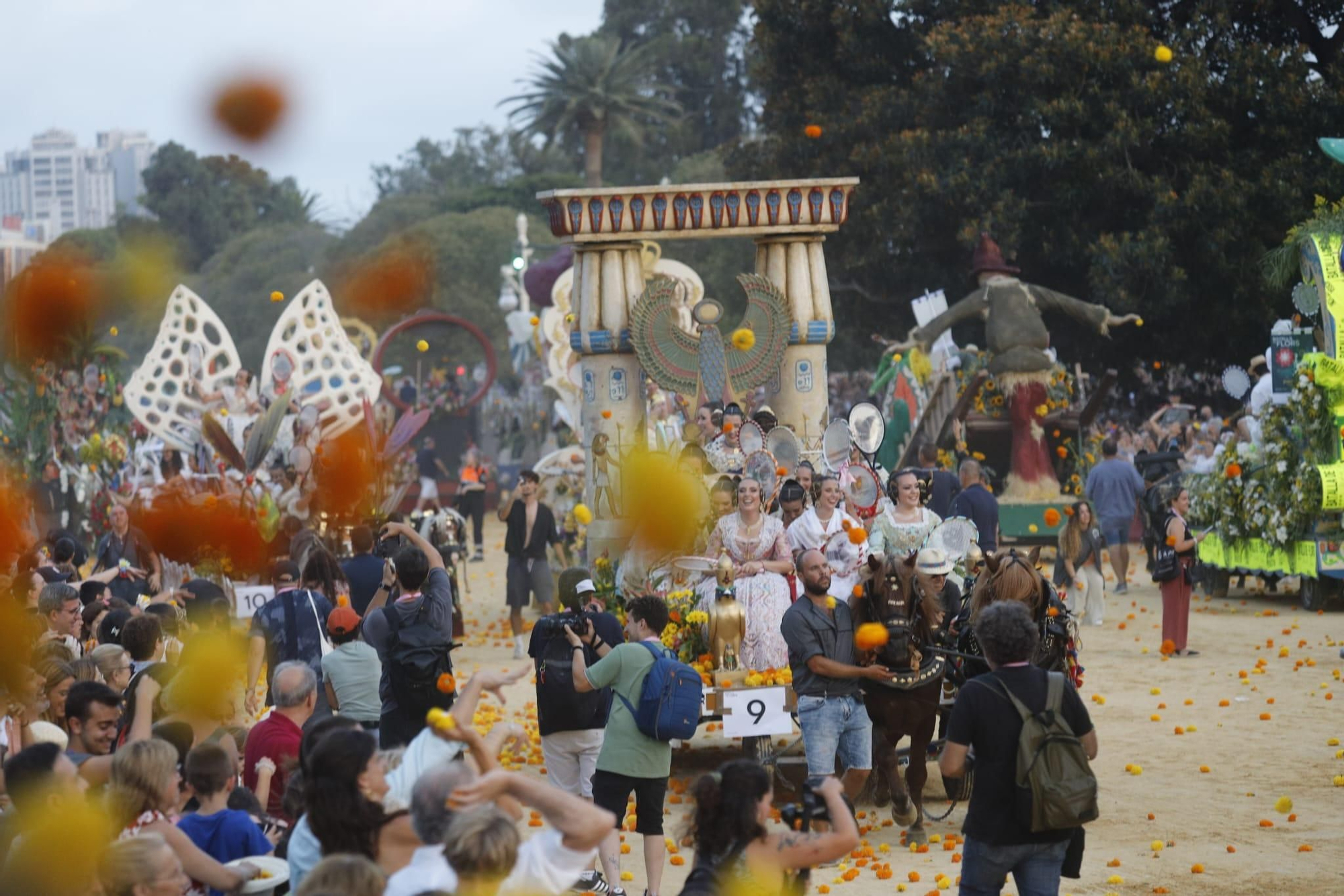 Así ha sido la Batalla de Flores en València 2024