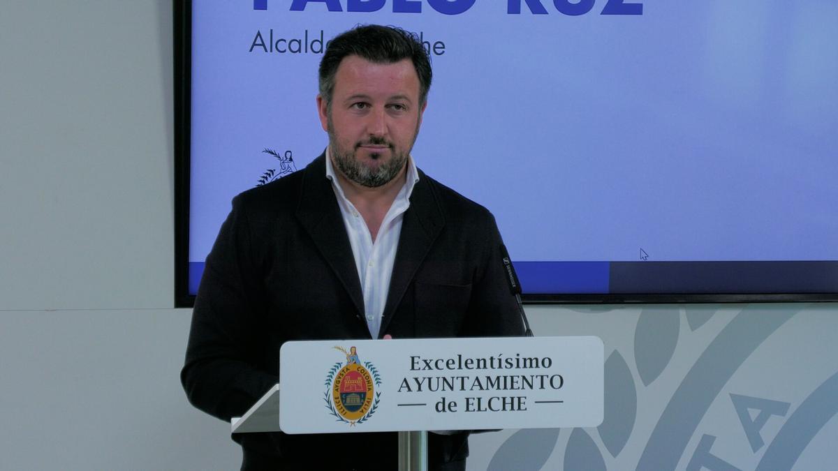 El alcalde de Elche, Pablo Ruz, en la comparecencia sobre la Cruz de los Caídos y el Defensor del Pueblo