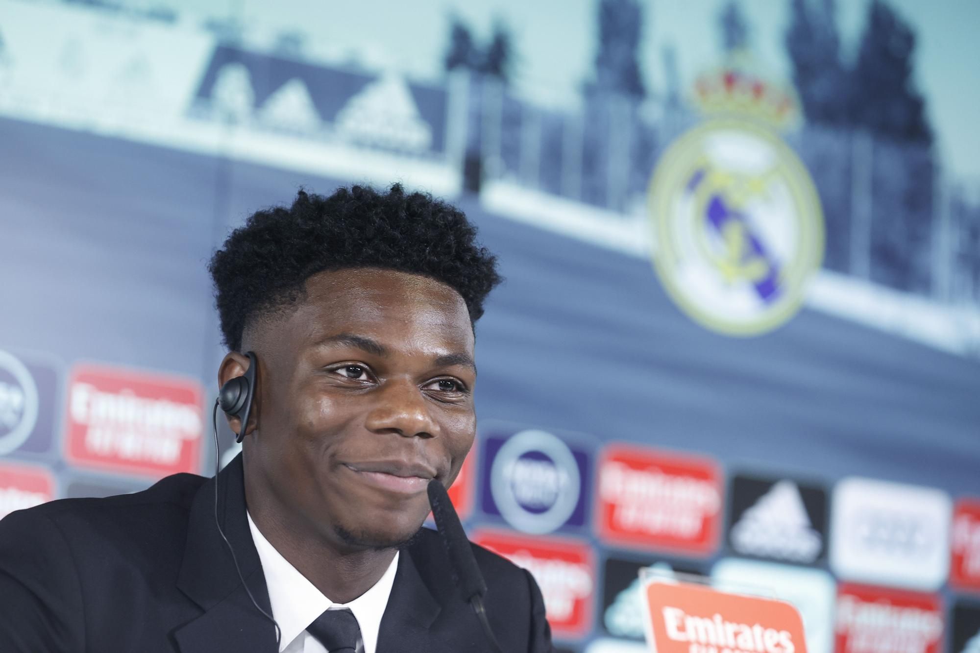 El nuevo futbolista francés del Real Madrid Aurélien Tchouaméni este martes durante su presentación oficial con el club en la Ciudad de Valdebebas en Madrid. EFE/ Emilio Naranjo