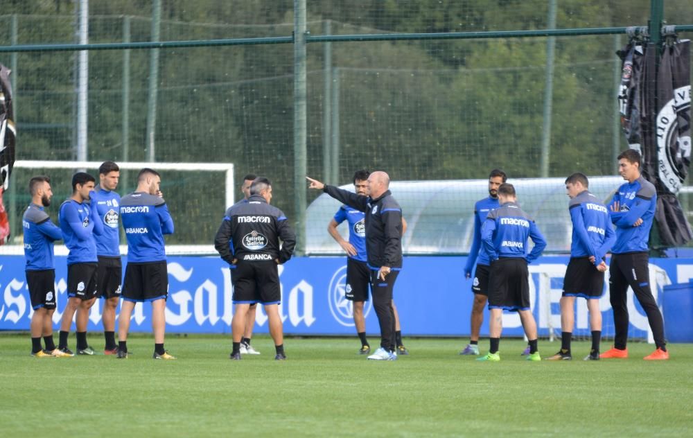 El Dépor entrena tras la derrota en Cornellá