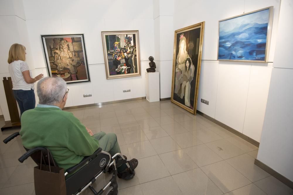 Más de 70 artistas de Galicia comparten su pintura y escultura en la galería Xerión, que recuerda a Alfonso Abelenda con una muestra individual.