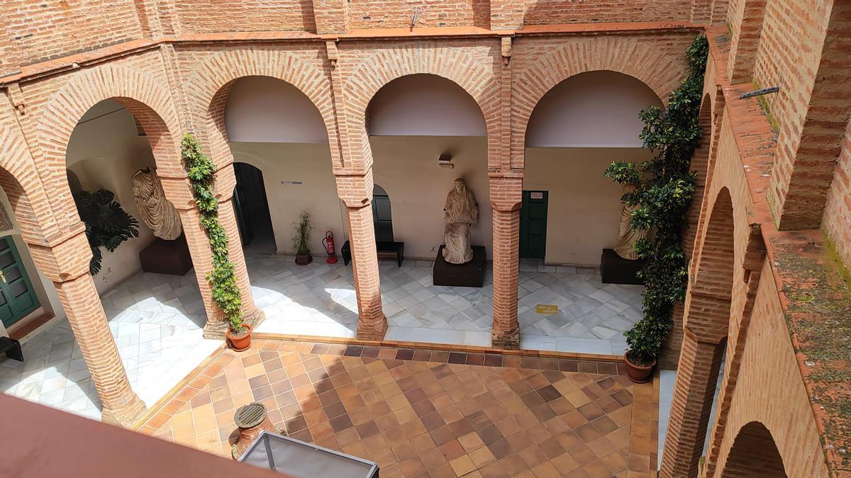 El patio interior del Museo Arqueológico de Badajoz.