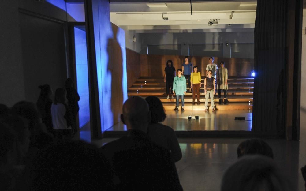 Seis compañías universitarias participan en la gala que también se celebrará en el teatro Rosalía y el teatro Jofre de Ferrol.