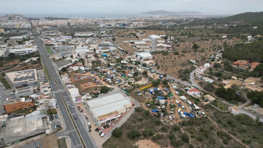 Santa Eulària, Consell de Ibiza y Govern inspeccionan el &#039;camping&#039; ilegal de Can Rova
