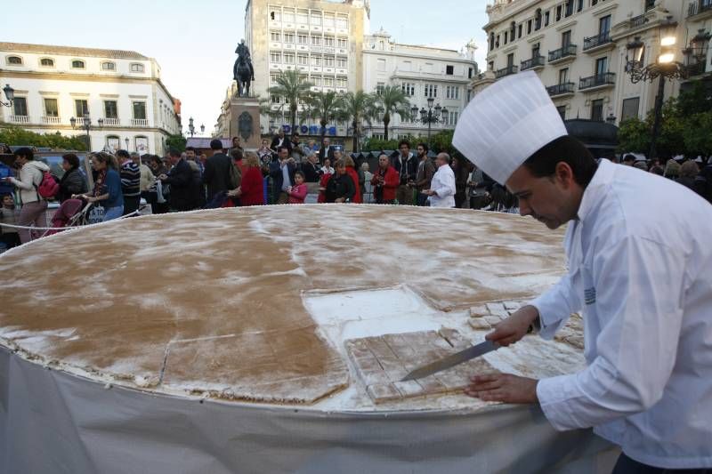 La degustación del pastel cordobés en Las Tendillas, en imágenes