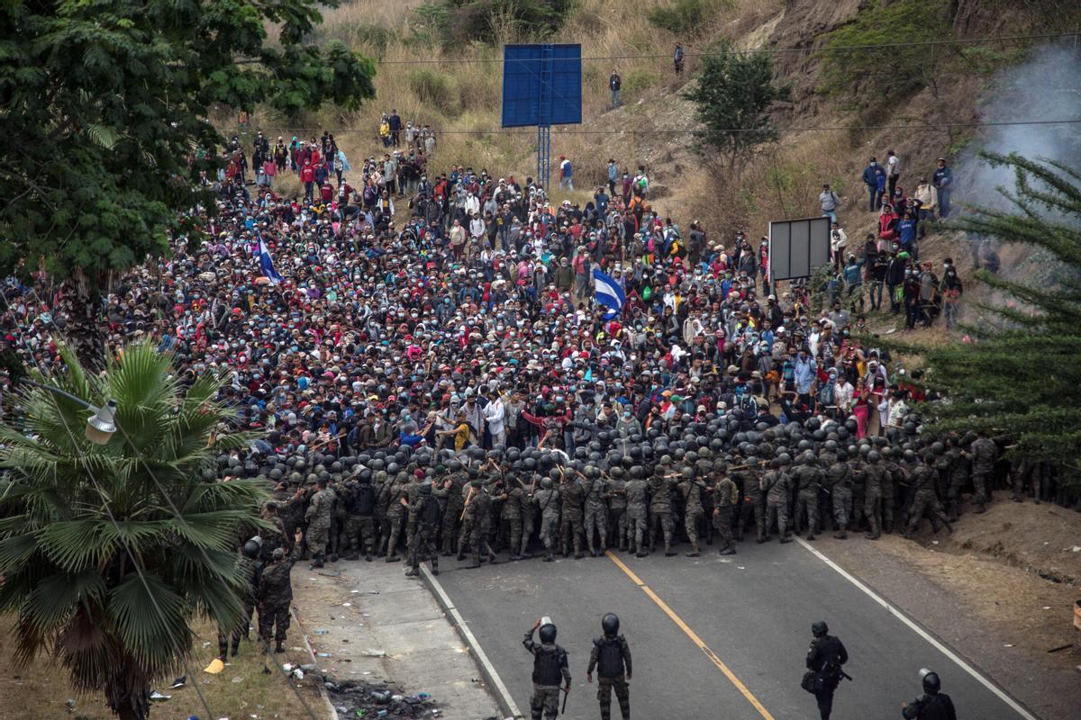 La caravana migrant és tornada a Hondures després de la repressió a Guatemala
