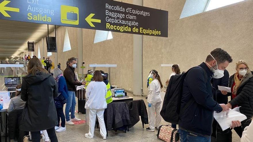 Einreisekontrolle am Flughafen Son Sant Joan in Palma de Mallorca.
