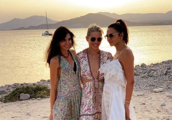 Elsa Pataky con dos amigas en Ibiza