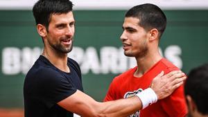 Archivo - Novak Djokovic y Carlos Alcaraz