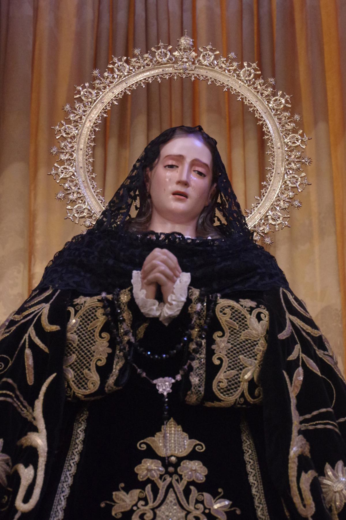 Semana Santa de Málaga 2026 | Fotos de la ofrenda de la Armada a la Virgen de la Soledad de Mena