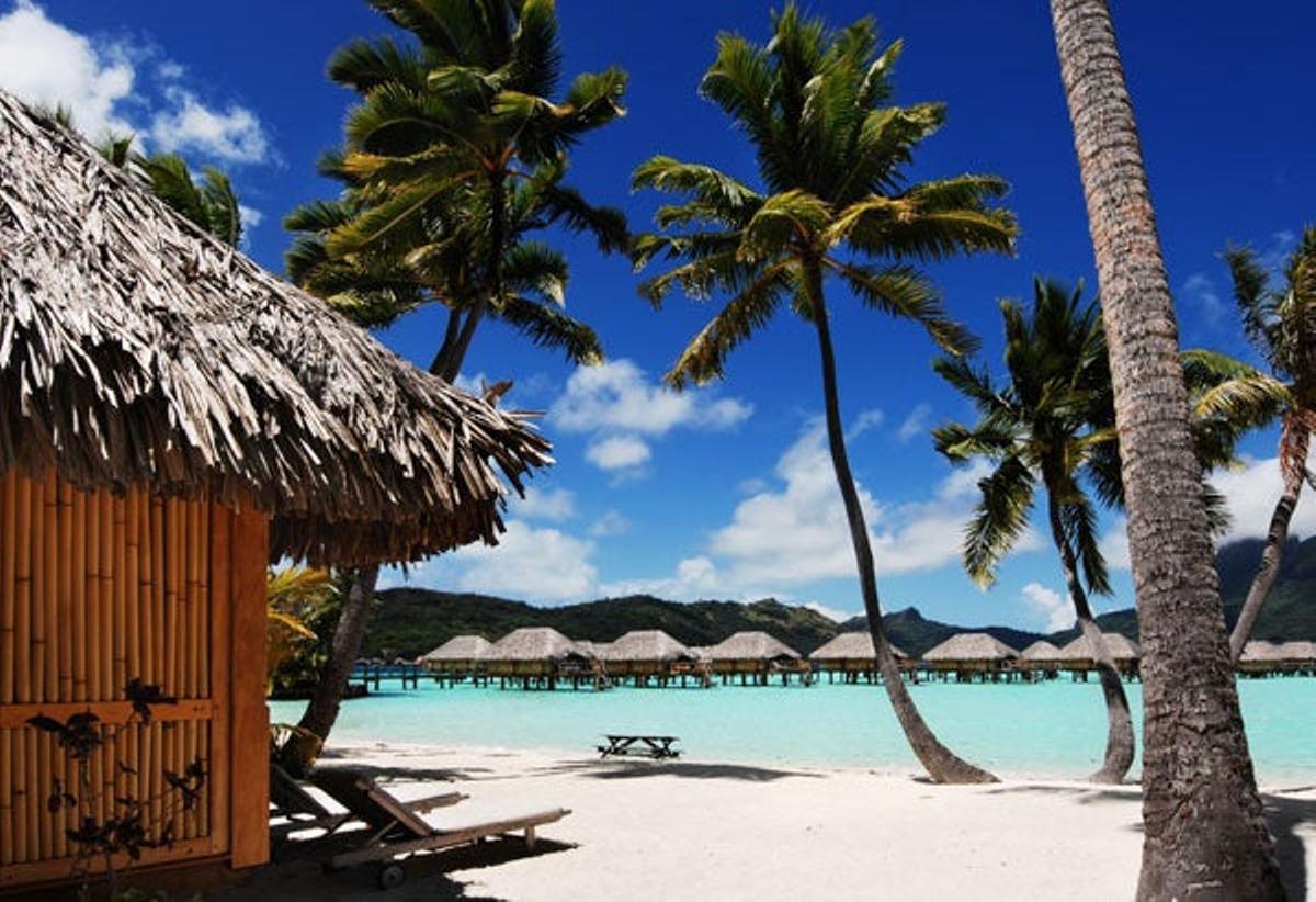 Bungalows en Bora Bora, en la Polinesia Francesa. Bungalows en Bora Bora, en la Polinesia Francesa.