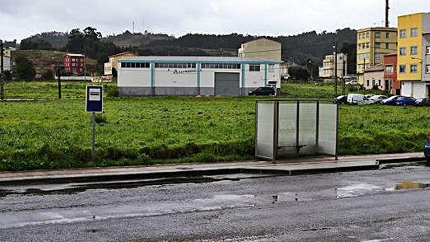 Solar donde se ubicará la nueva plaza de la avenida del Butano, en Meicende.