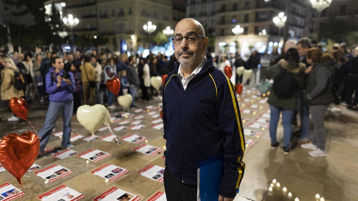 Aarón Israel, en la concentración de la comunidad judía de València, tras leer el caso de su sobrina.