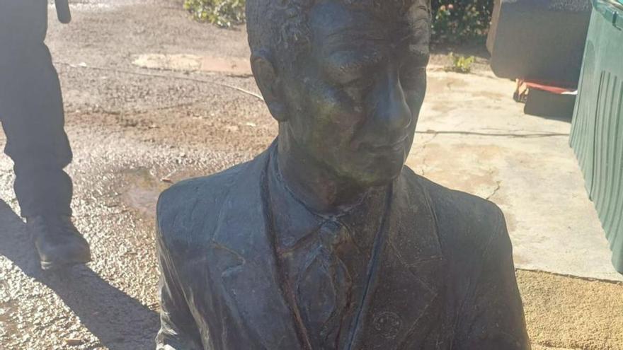La Policía de Cartagena recupera el busto robado del artista Juan de la Cruz