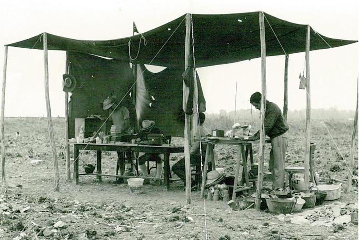 Campamento y pionero laboratorio de análisis quimicos en el Cerro del Villar, en 1966.