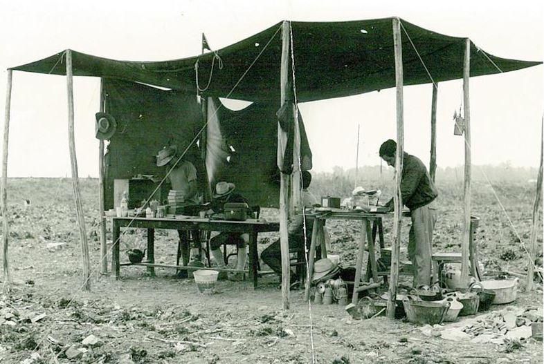 Campamento y pionero laboratorio de análisis quimicos en el Cerro del Villar, en 1966.