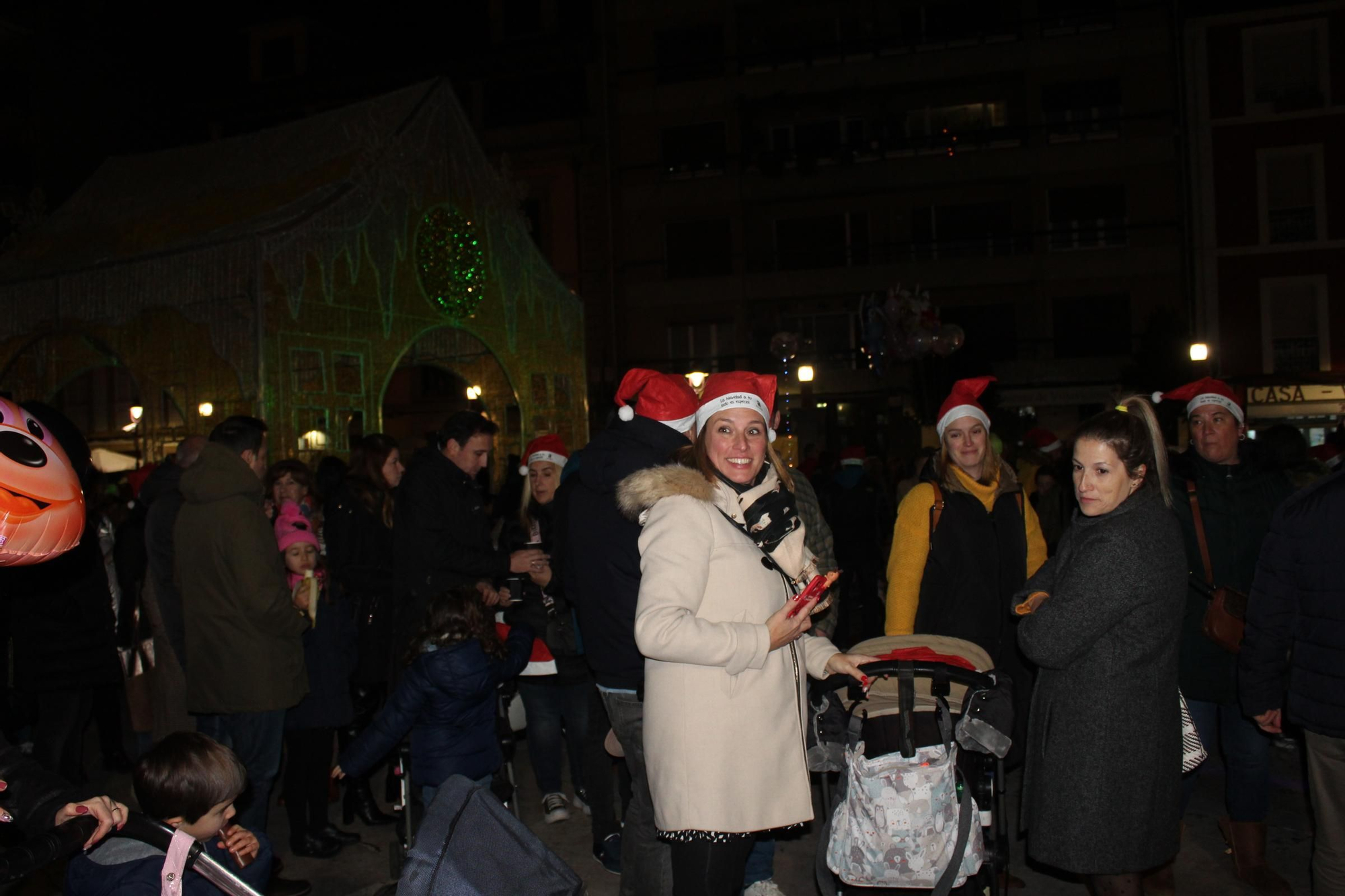 Villaviciosa 'descorcha' la Navidad con un brindis multitudinario