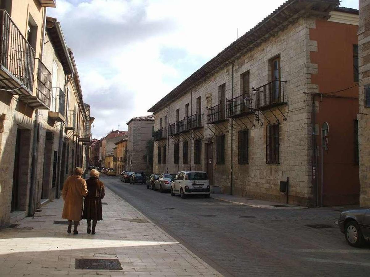 A la derecha de la imagen, el palacio de Valparaiso que acogerá el Centro de Alzheimer en un futuro.