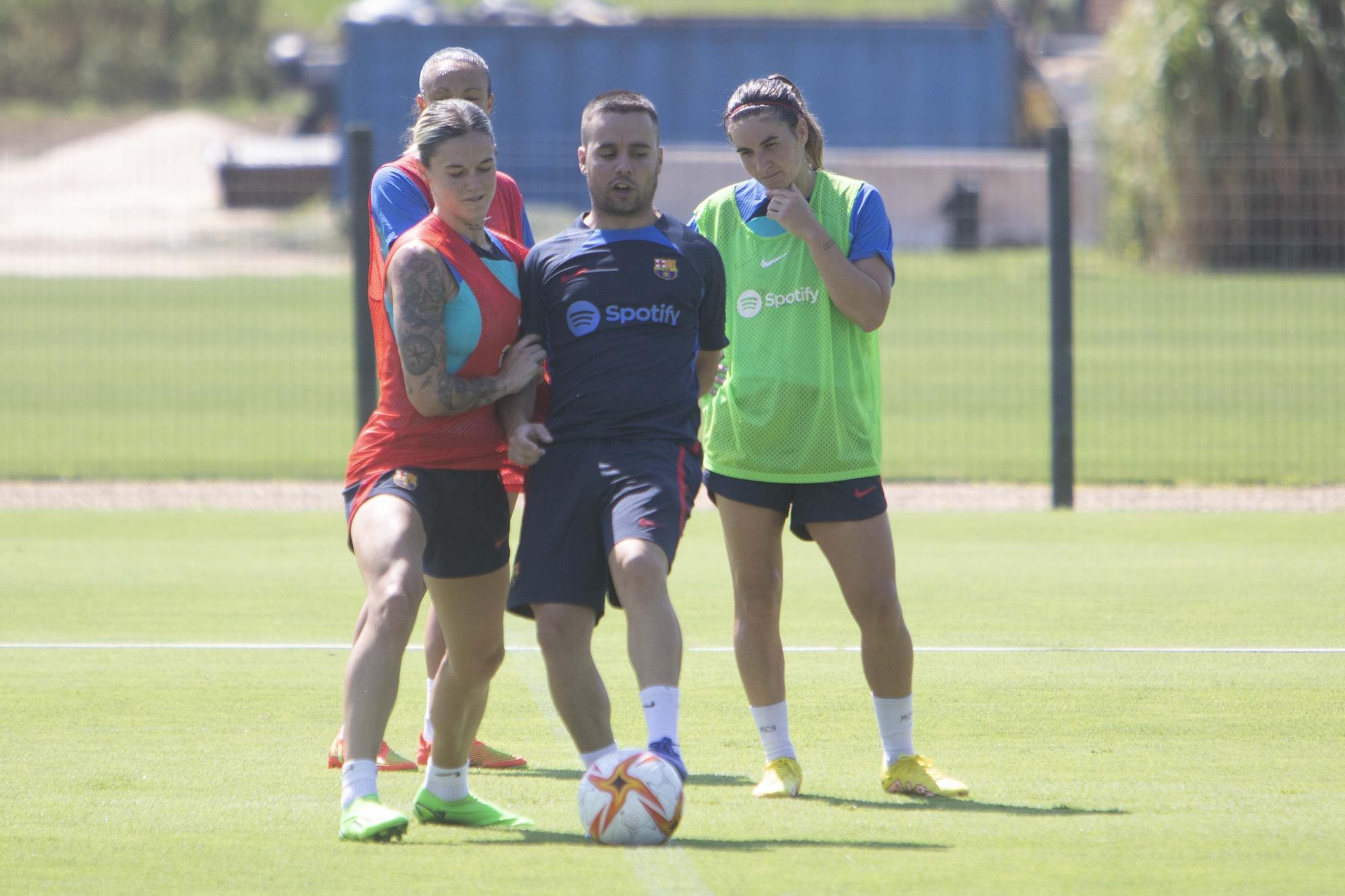 Sessió d'entrenament del Barça femení a la Vall d'en Bas