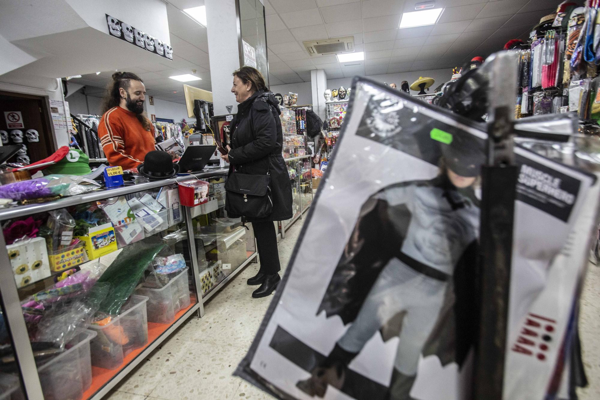 Los disfraces de Miércoles y el maquillaje de Avatar, los reyes del Carnaval 2023 en Alicante