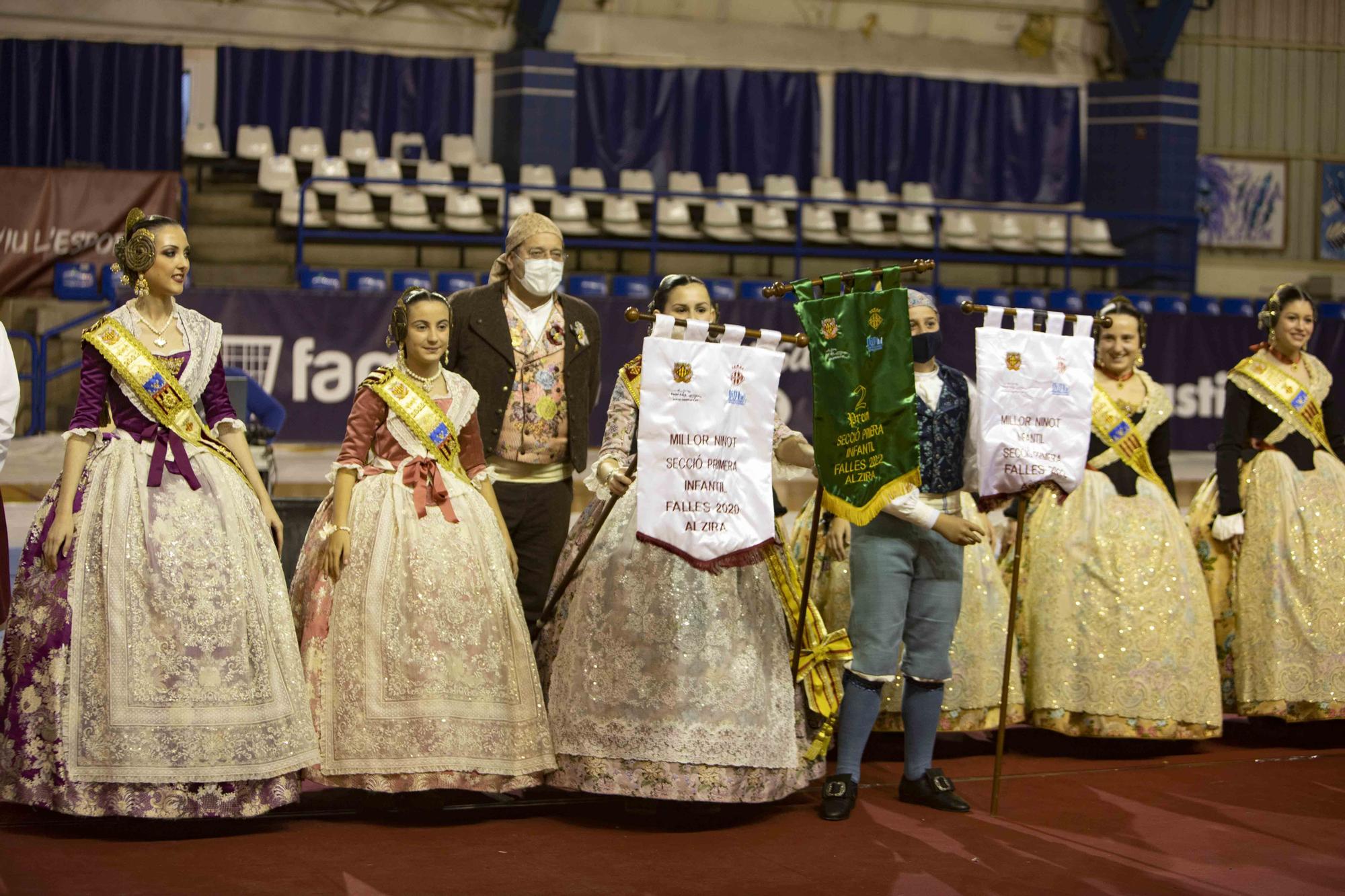 "Plaça Major reina en Alzira"