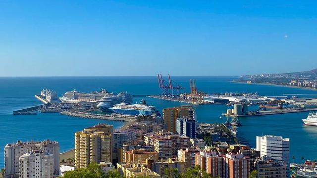 Vista aérea del recinto portuario malagueño. | LA OPINIÓN