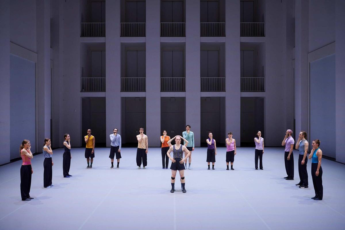 Un momento de 'Undertainment', coreografía de William Forsythe para la Dresden Frankfurt Dance Company.