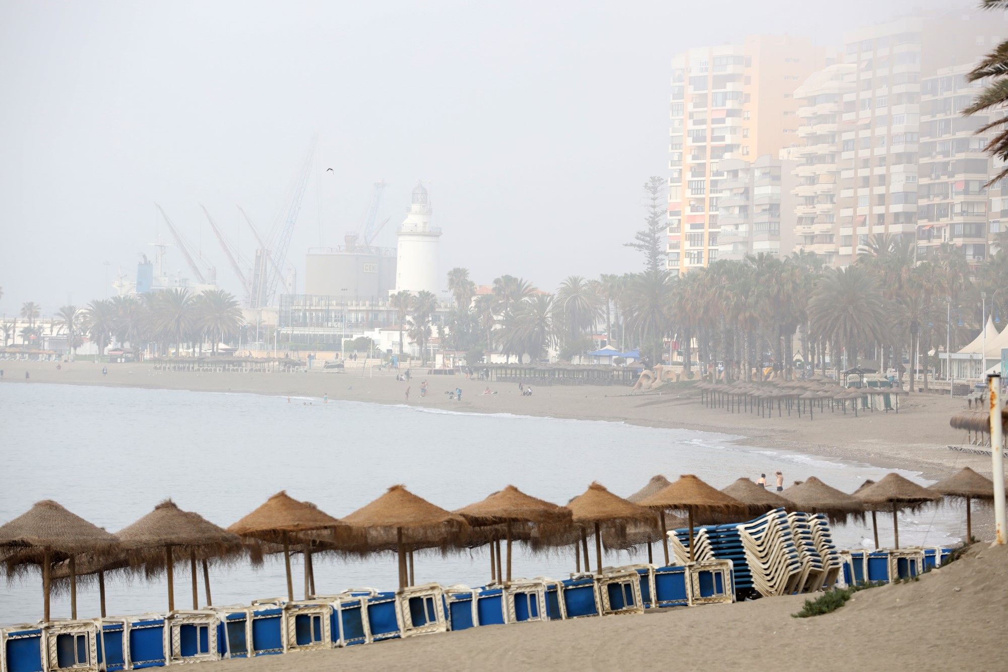 Nuevo episodio de taró: Málaga despierta envuelta en niebla