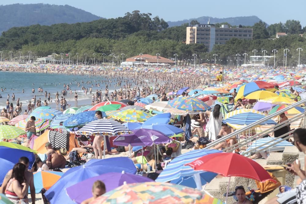 El día más caluroso de lo que va de verano inundó los arenales de las Rías Baixas