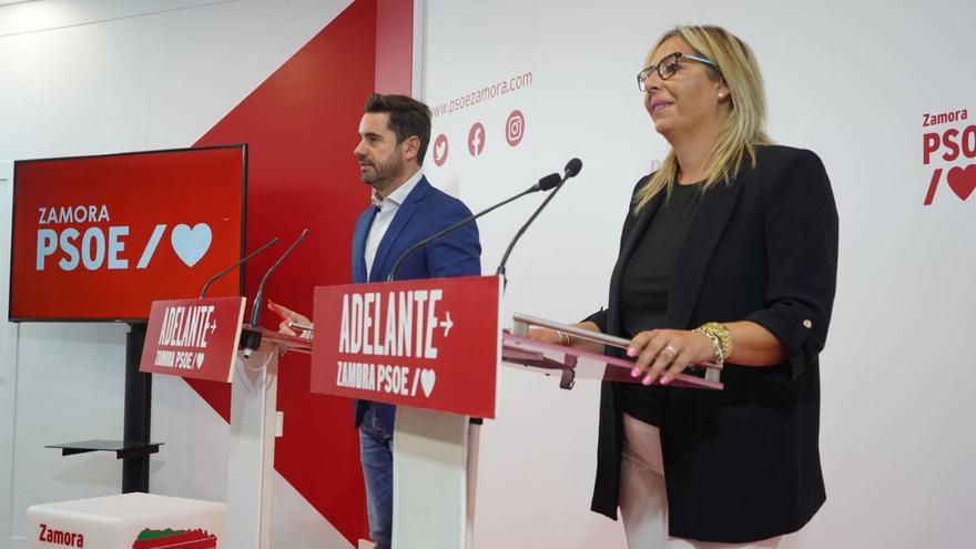 Patricia Martín, junto a Antidio Fagúndez, en una rueda de prensa en el PSOE de Zamora. | JOSÉ LUIS FERNÁNDEZ (ARCHIVO)