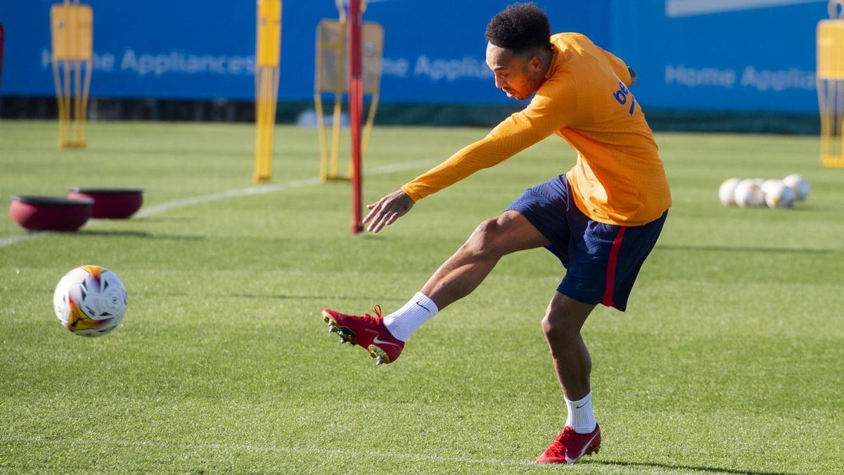 Aubameyang, en el entrenamiento del Barça en Sant Joan Despí.