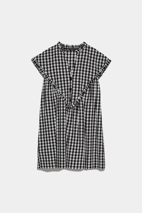 Vestido-mono de cuadros vichy de Zara. (Precio: 29