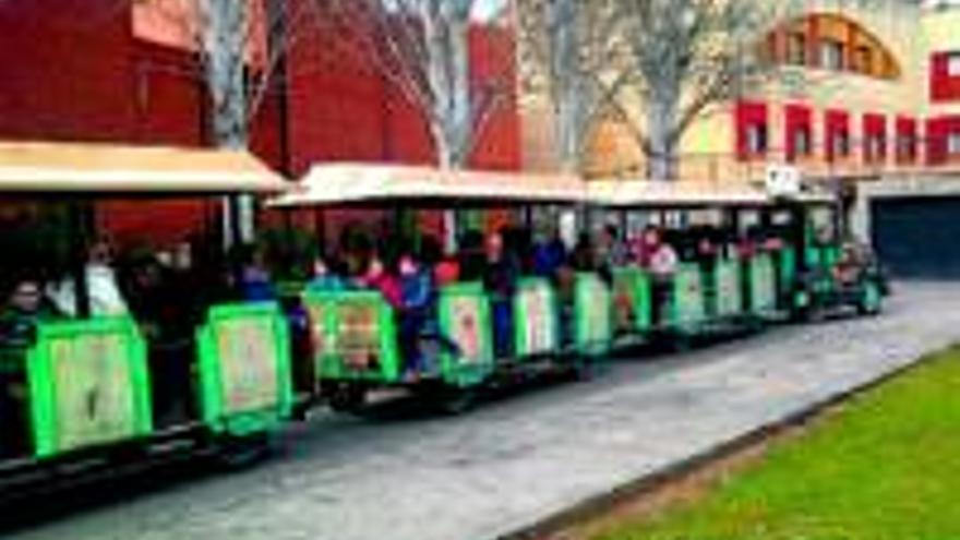 Un pasacalles pirotécnico iluminó las fiestas