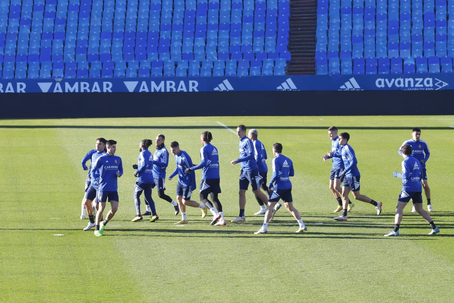 Entrenamiento a puerta abierta del Real Zaragoza en La Romareda (04/01/2023)