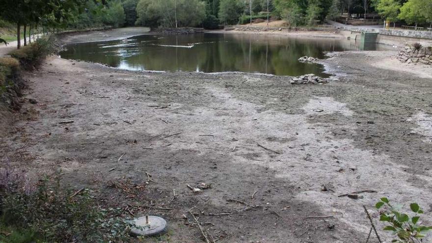 Situación actual del lago Castiñeiras, que presenta un bajo nivel de agua. // Santos Álvarez