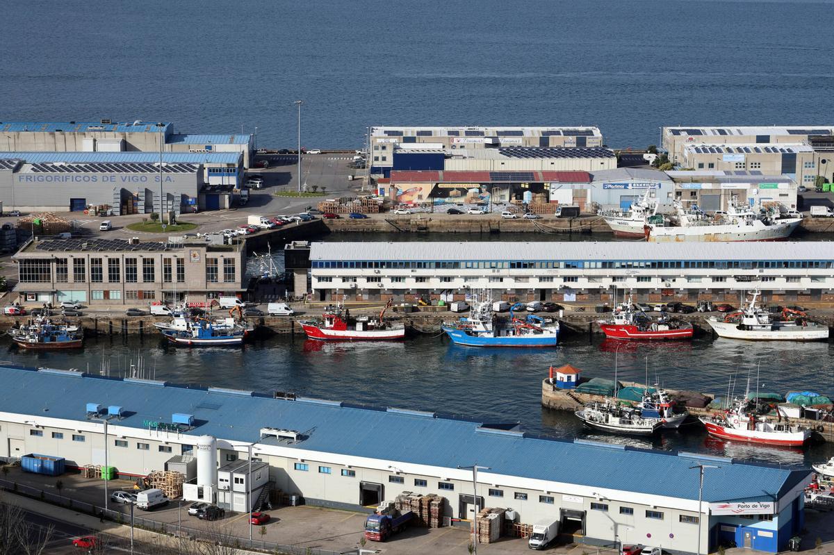 Barcos atracados en el puerto pesquero de O Berbés, en Vigo.