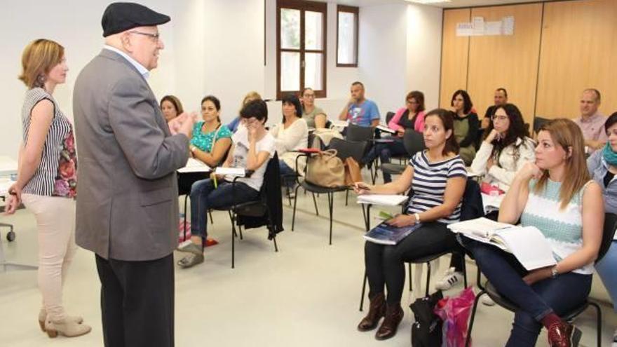 Bienvenida a los alumnos del curso de valenciano para padres y madres de Vila-real