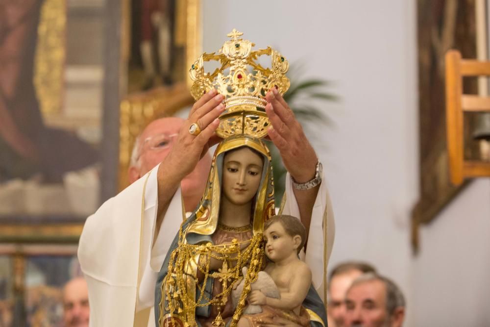 Jesús corona a su Virgen.