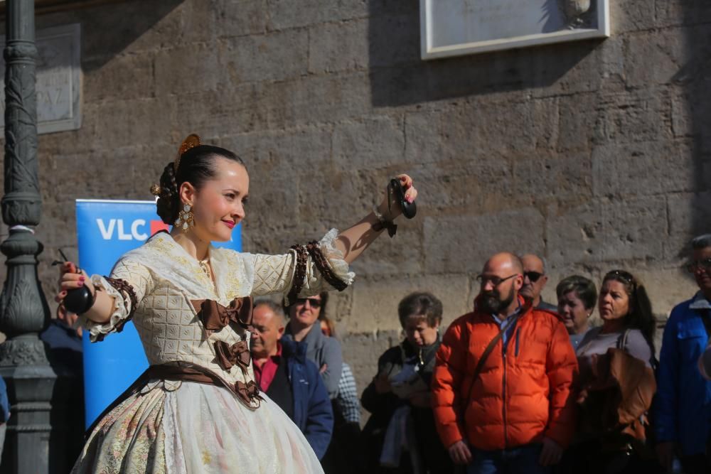 Danzas populares en el entorno de la Lonja