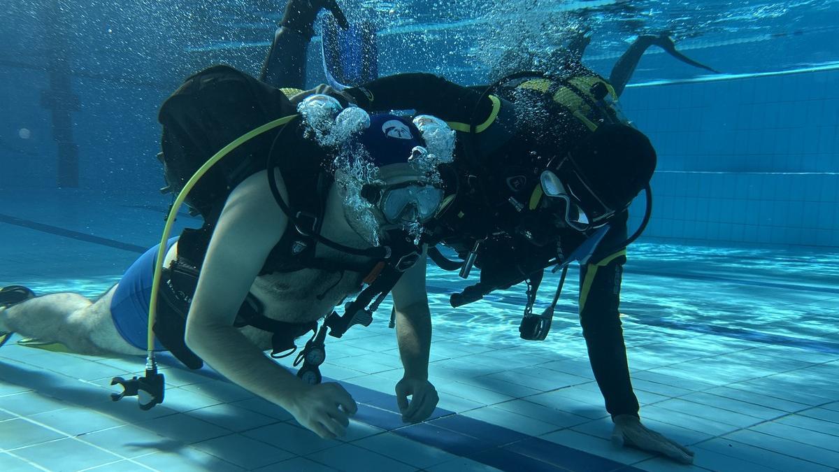 Jóvenes con discapacidad se aventuran en el buceo en Cartagena, en imágenes