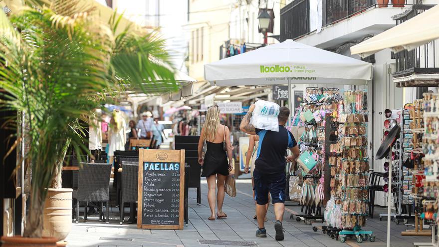 Con o sin restricciones, la Marina sigue igual