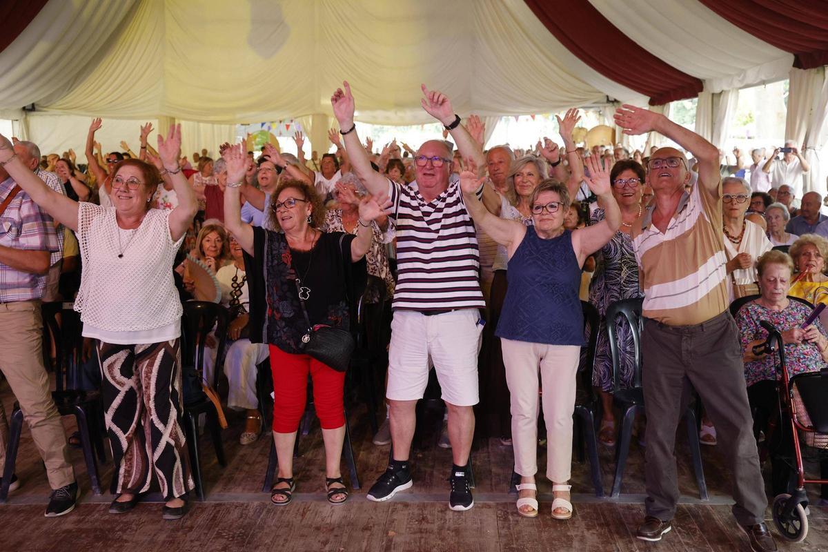 Les imatges de l'Orquestra Maravella a la Festa Major de Caldes de Malavella