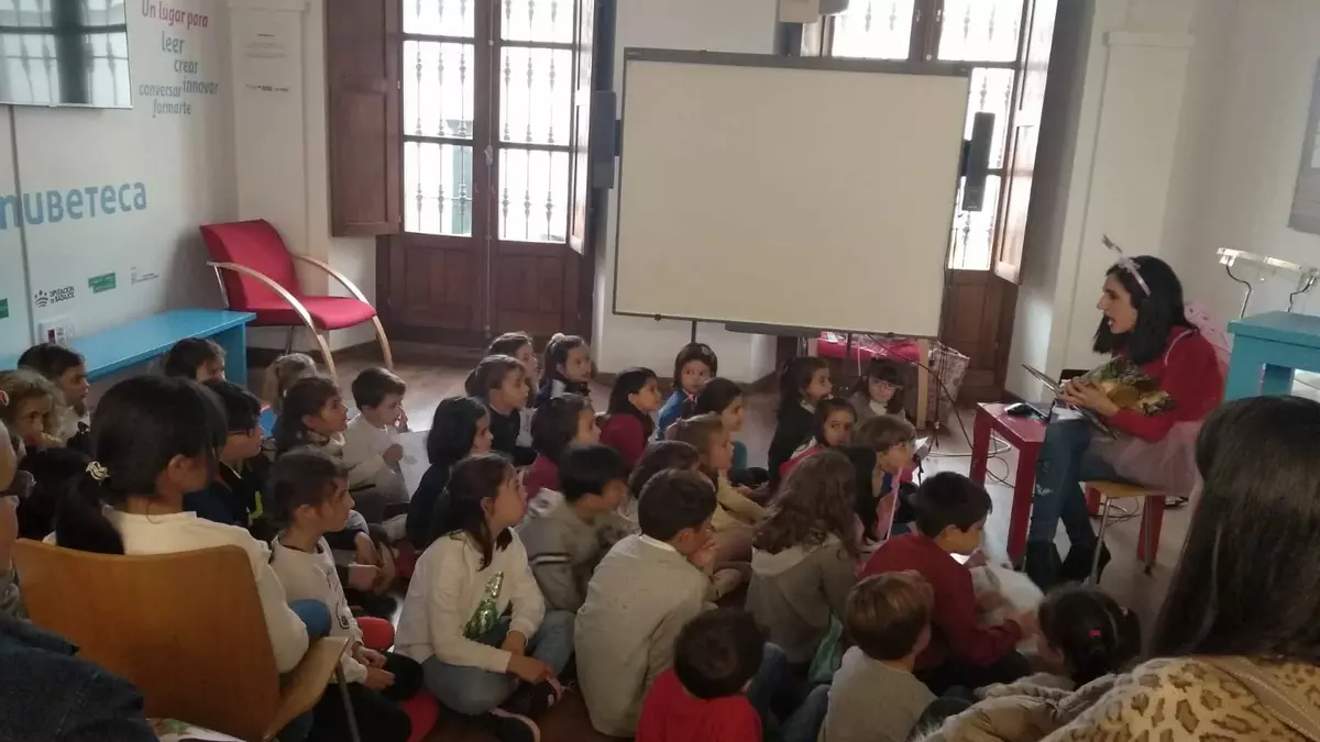 Actividad literaria con niños pequeños