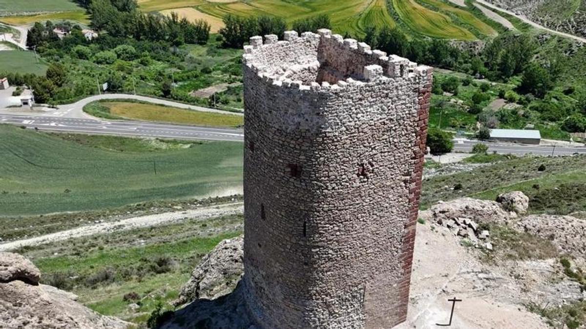 Torre restaurada del castillo de La Hoz de la Vieja.