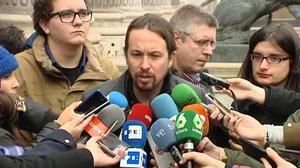 El líder de Podem, Pablo Iglesias, fa declaracions als mitjans de comunicació.