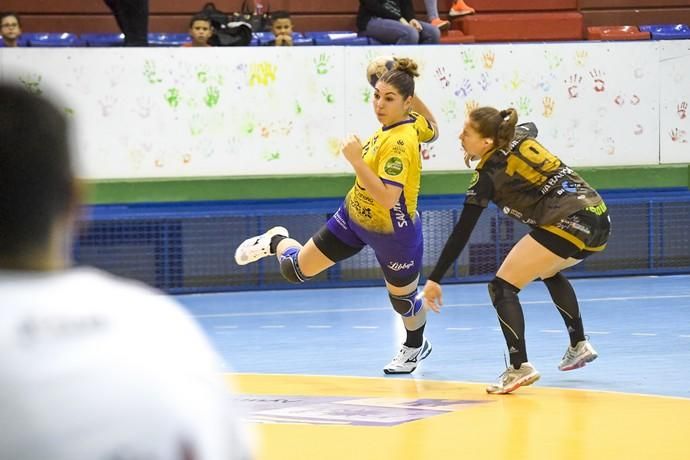 26-02-20 DEPORTES. PABELLON DE LAS REMUDAS. BARRIO DE LAS REMUDAS. TELDE. Partido de balonmano femenino entre el Remudas Rocasa y el Guardés disputado en Pabelloon Antonio Moreno del barrio teldense de Las Remudas.    Fotos: Juan Castro.  | 26/02/2020 | Fotógrafo: Juan Carlos Castro