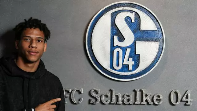 Así fue el primer día de Todibo en el Schalke 04
