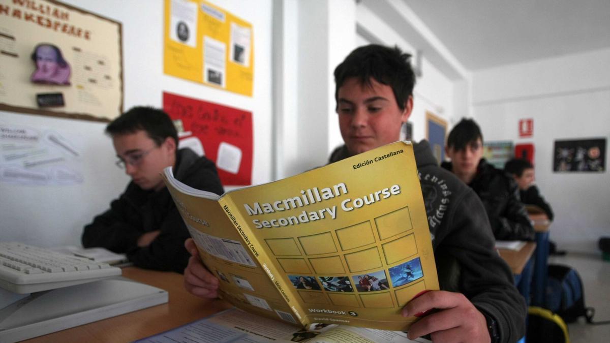 Alumnos de secundaria en una clase de inglés.