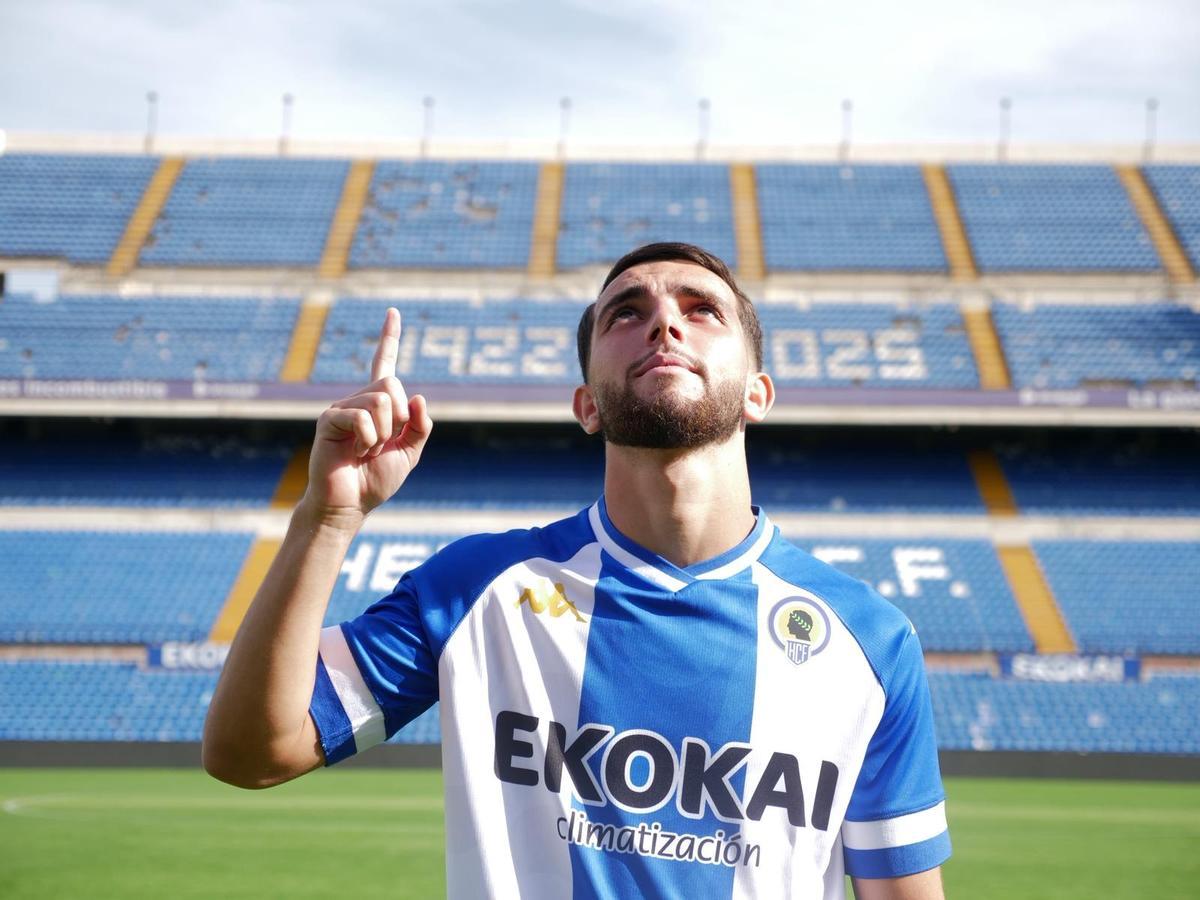 Mehdi Puch, el día del anuncio de su contrato como jugador del Hércules.